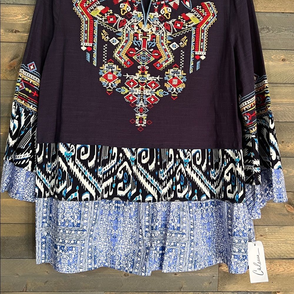 New Calessa Embroidered Boho Tunic Size Medium in Navy/Multi - Picture 4 of 13
